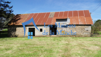 Ancien bâtiment entièrement à rénover à quelques kilomètres de BRECEY
