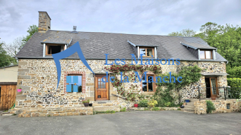 Magnifique maison normande en pierre avec dépendances sur un terrain arboré de plus de 8 000 m²