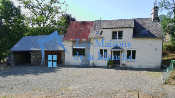 Maison en pierre rénovée avec dépendances – Saint-Laurent-de-Cuves