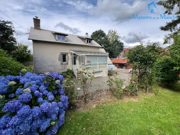 Maison en pierre à la campagne + grand garage