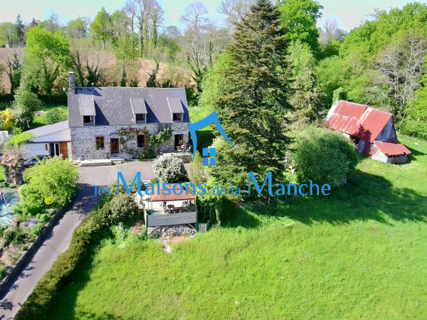Magnifique maison normande en pierre avec dépendances sur un terrain arboré de plus de 8 000 m²