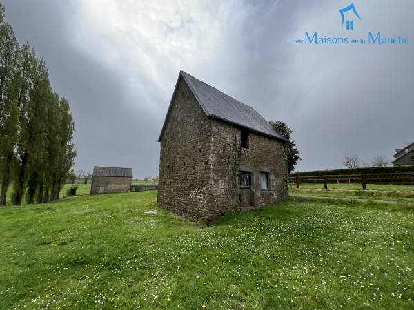 Bâtiment en pierre couvert en ardoise