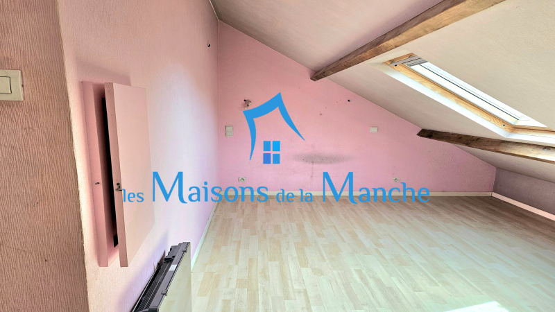 Maison de bourg en pierre + grand garage