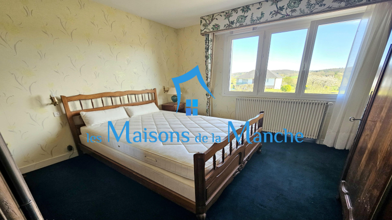maison avec une vue dégagée sur la campagne proche d'Avranches
