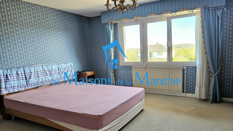 maison avec une vue dégagée sur la campagne proche d'Avranches