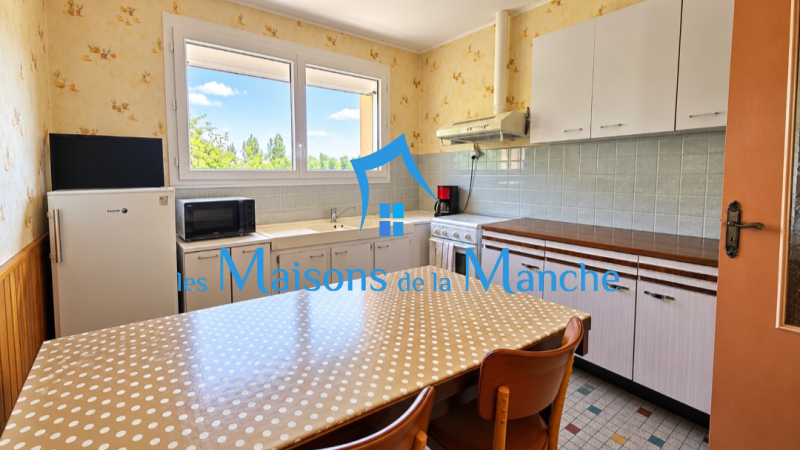 Maison avec 2 chambres sur sous-sol complet avec terrain de 1 187 m² et vue sur la campagne à Poilley