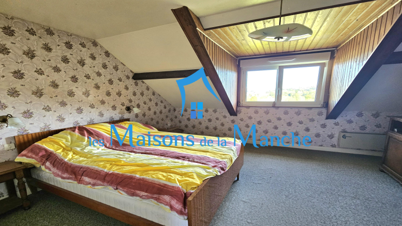 maison avec une vue dégagée sur la campagne proche d'Avranches