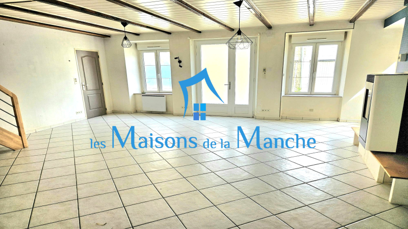 Maison de bourg en pierre + grand garage