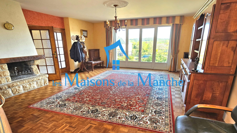 maison avec une vue dégagée sur la campagne proche d'Avranches