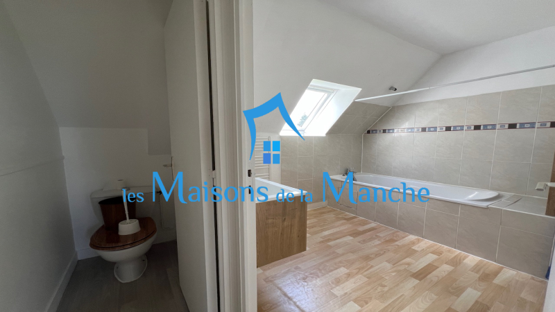 Maison de trois logements indépendants proche Brécey