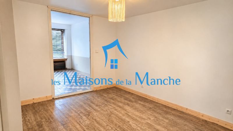 Maison de caractère en pierre avec terrasse, cour intime et ancien local commercial : un bien aux multiples possibilités !