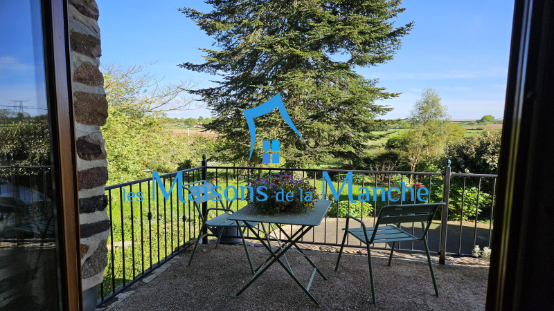 Magnifique maison normande en pierre avec dépendances sur un terrain arboré de plus de 8 000 m²