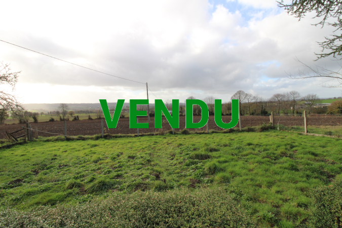 Grande longère en pierre à rafraichir située dans les environs de Brécey