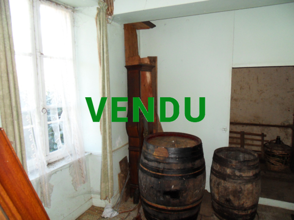 Maison en pierre à rénover à environ 6 km de BRECEY