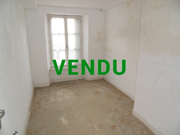 Maison avec boutique dans bourg à proximité des commerces à 10 km de BRECEY (50370)
