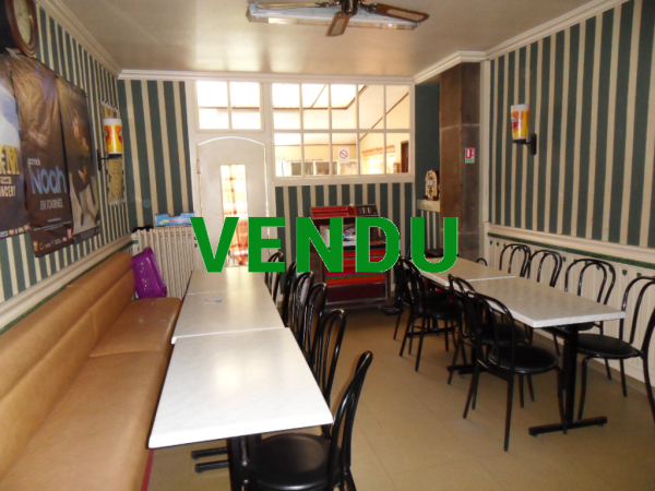 Immeuble avec commerce (bar) et appartement,