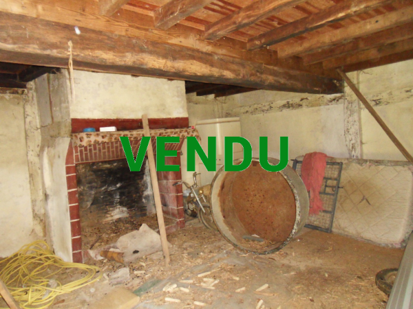Maison entièrement à rénover entièrement de 107 m² dans cadre agréable