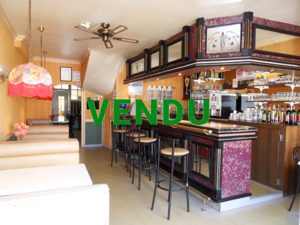 Immeuble avec commerce (bar) et appartement,