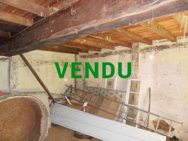 Maison entièrement à rénover entièrement de 107 m² dans cadre agréable