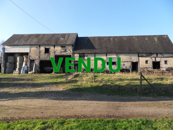 Bâtiment à transformer en habitation et/ou terrain à construire à environ 6 km de BRECEY